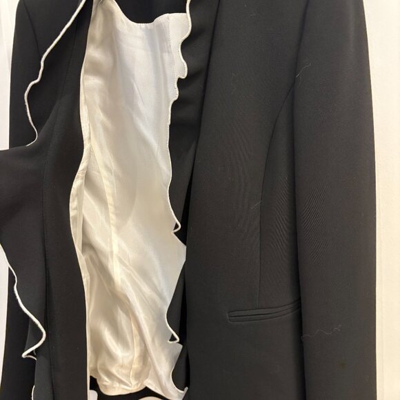 Chic Zara Black Blazer - Picture 3 of 3